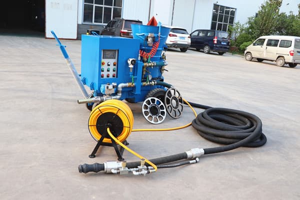 refractory gunning machine with water pump