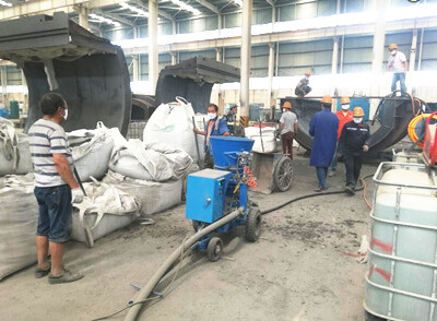 Refractory gunning machine for spraying Refractory