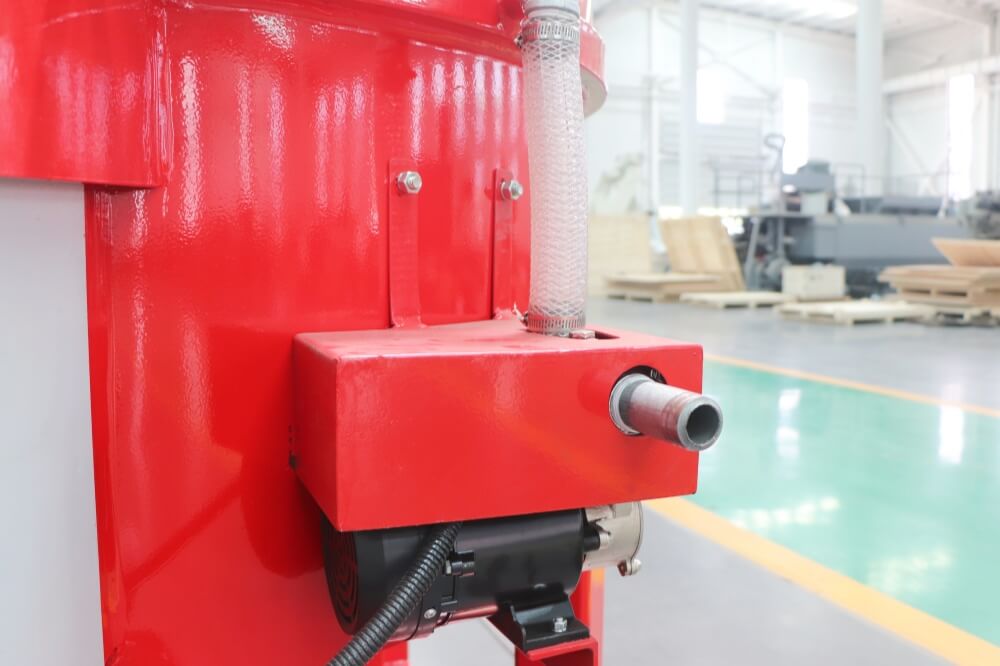 Water pump for refractory pan mixer