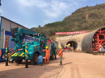 shotcrete machine with robotic arm 