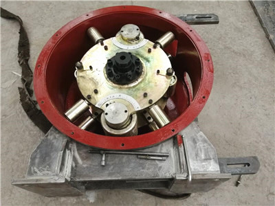 Peristaltic pump for foam concrete internal structure