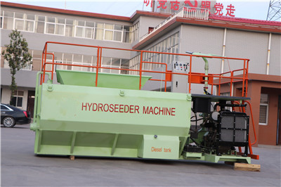 High efficiency hydroseeder machine for landscaping
