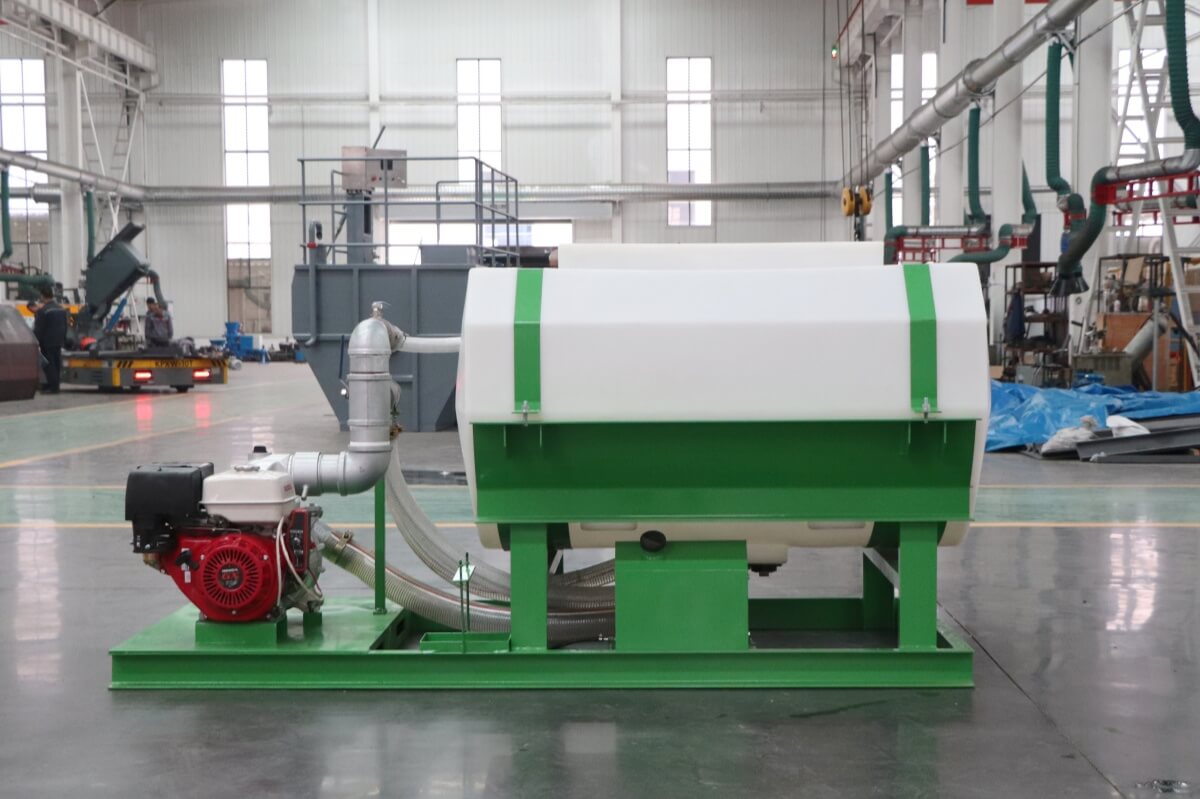 Small gasoline engine hydroseeder machine for easy lawn