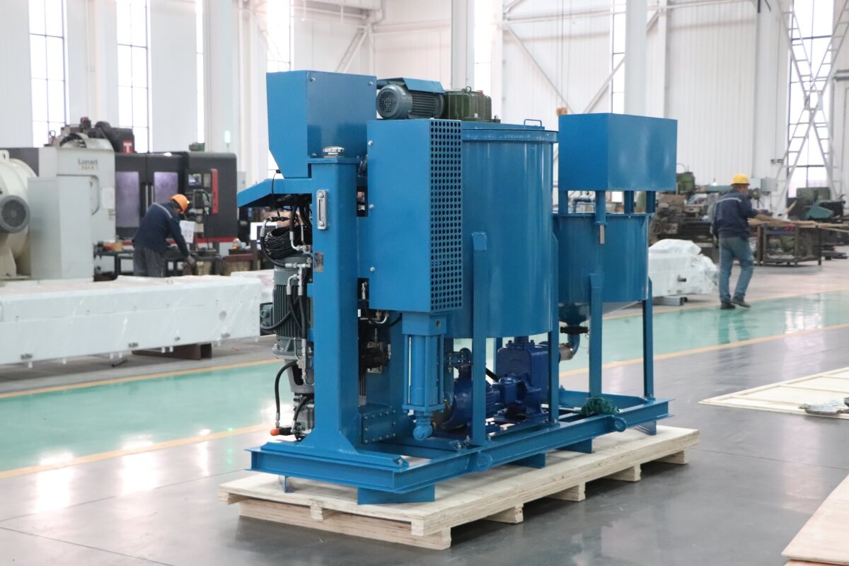 Bentonite mixing plant and pump for pipe jacking