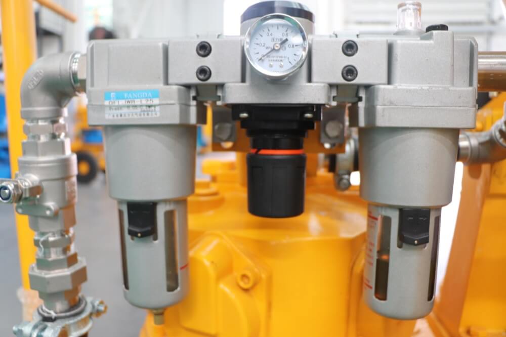 shotcrete machine with accelerator pump