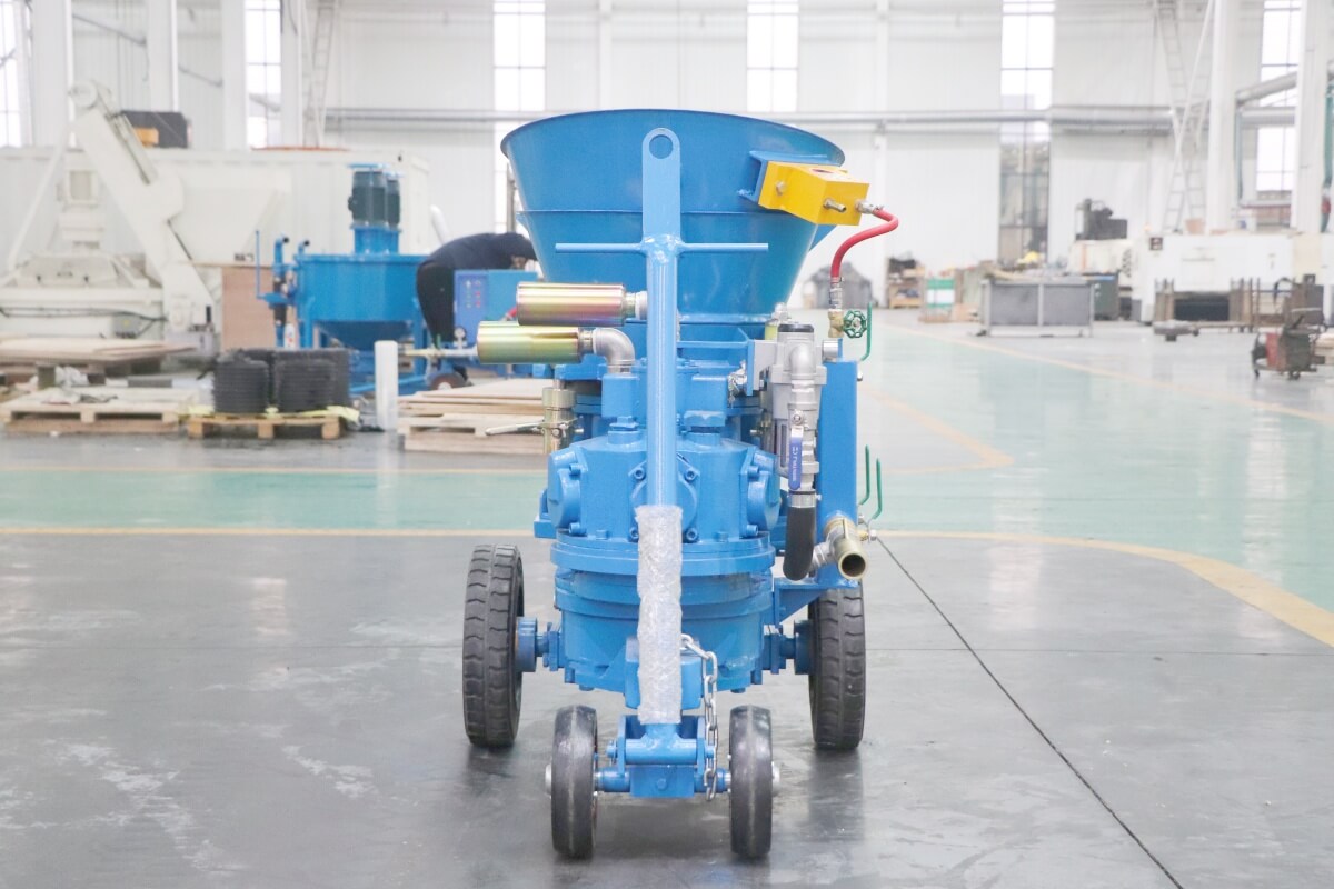Small spraying concrete machine