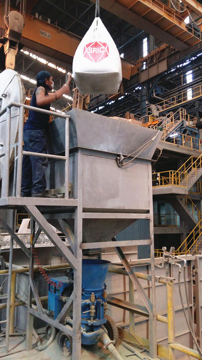 Refractory gunning machine for copper smelter