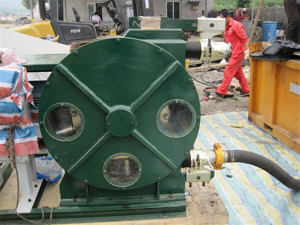 hose pump for conveying oil sludge