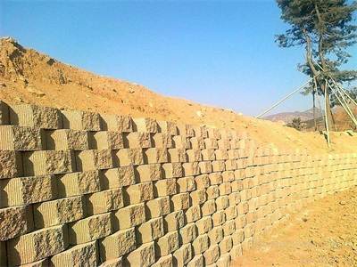 retaining wall made by foam concrete