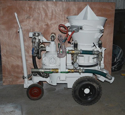 Refractory gunite machine