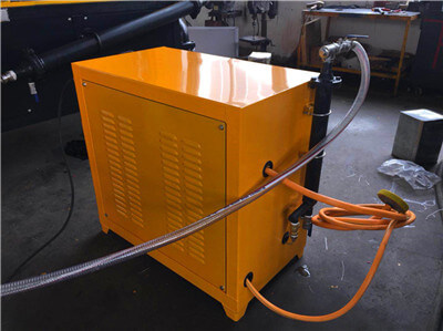 foam generator for producing foam