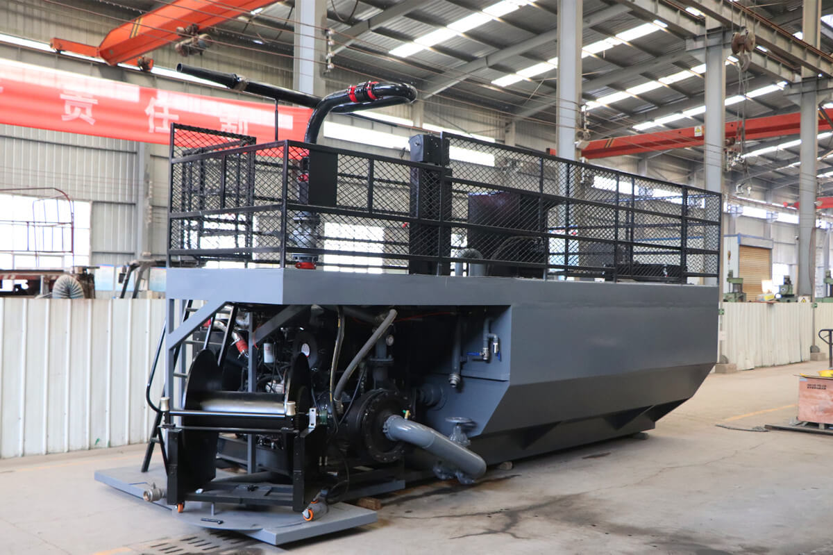 hydroseeding machine for sloping engineering landfill cover