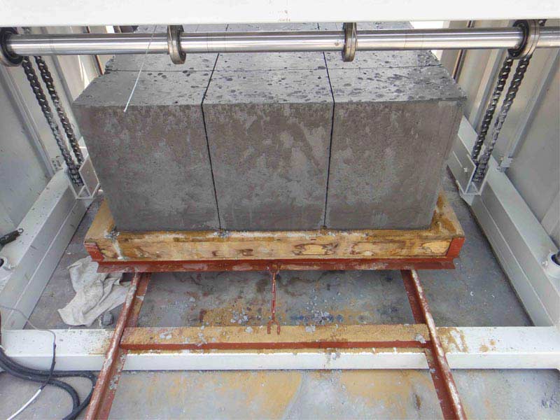 lightweight concrete block cutting machine