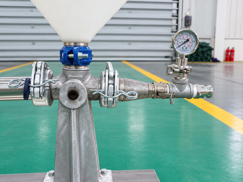 Quick Release Couplings and Pressure Gauge