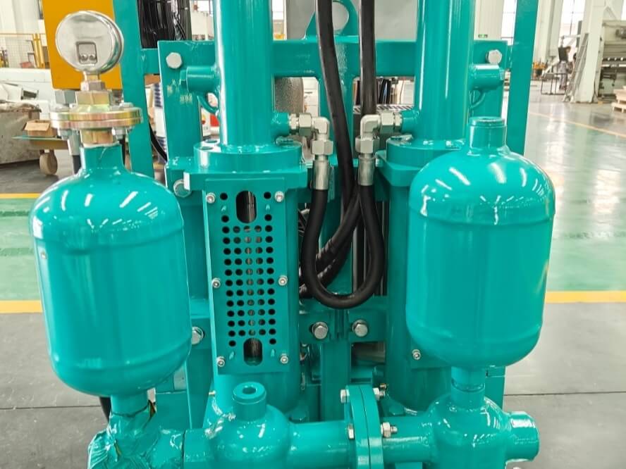 Double plunger plus two pulsation dampers