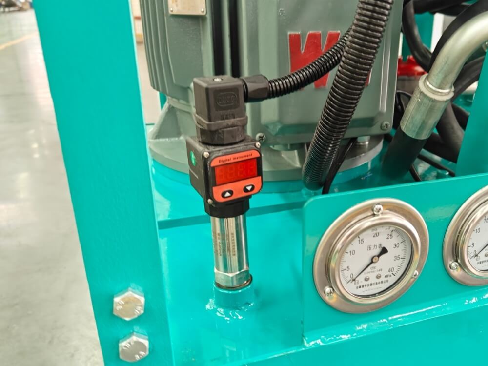 Hydraulic oil temperature sensor