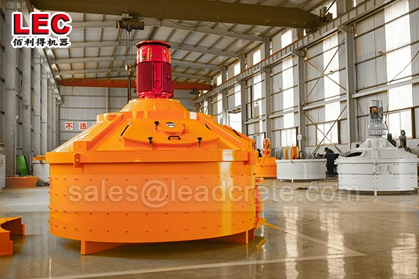 Factory self loading concrete mixer