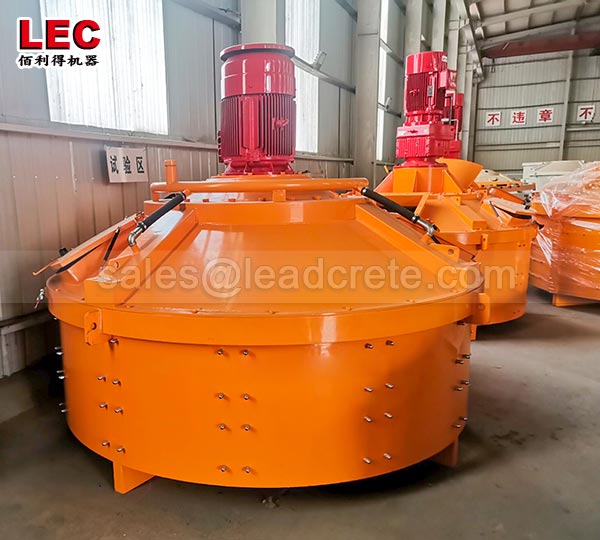 Mobile planetary concrete mixer