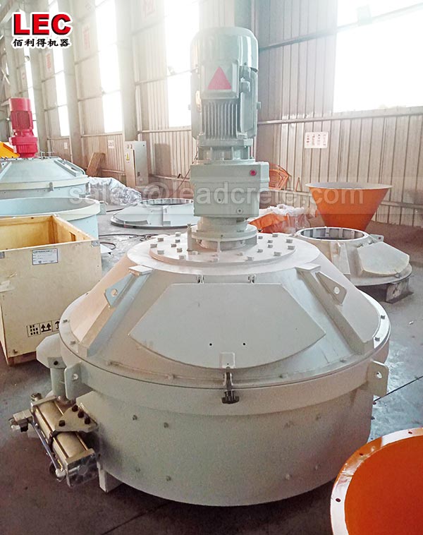 Planetary concrete mixer with 2 discharge points