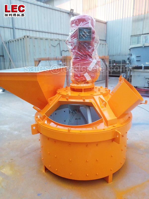 Planetary concrete mixer with hydraulic discharging