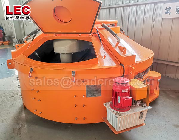 Planetary concrete mixer with hydraulic discharging