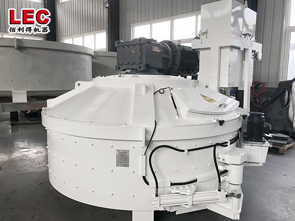 Planetary concrete mixer with hydraulic discharging