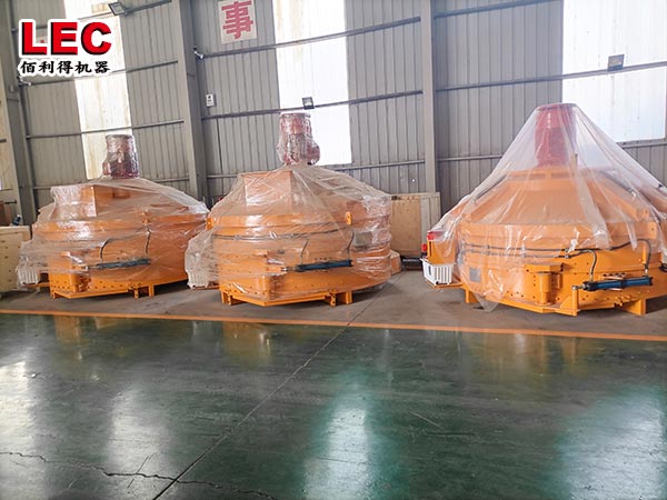 Portable planetary concrete mixer for refractory