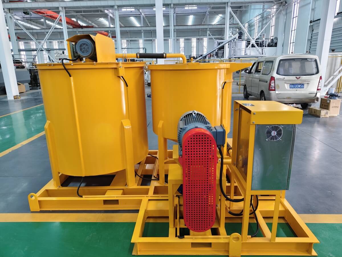 Colloidal mixer with agitator