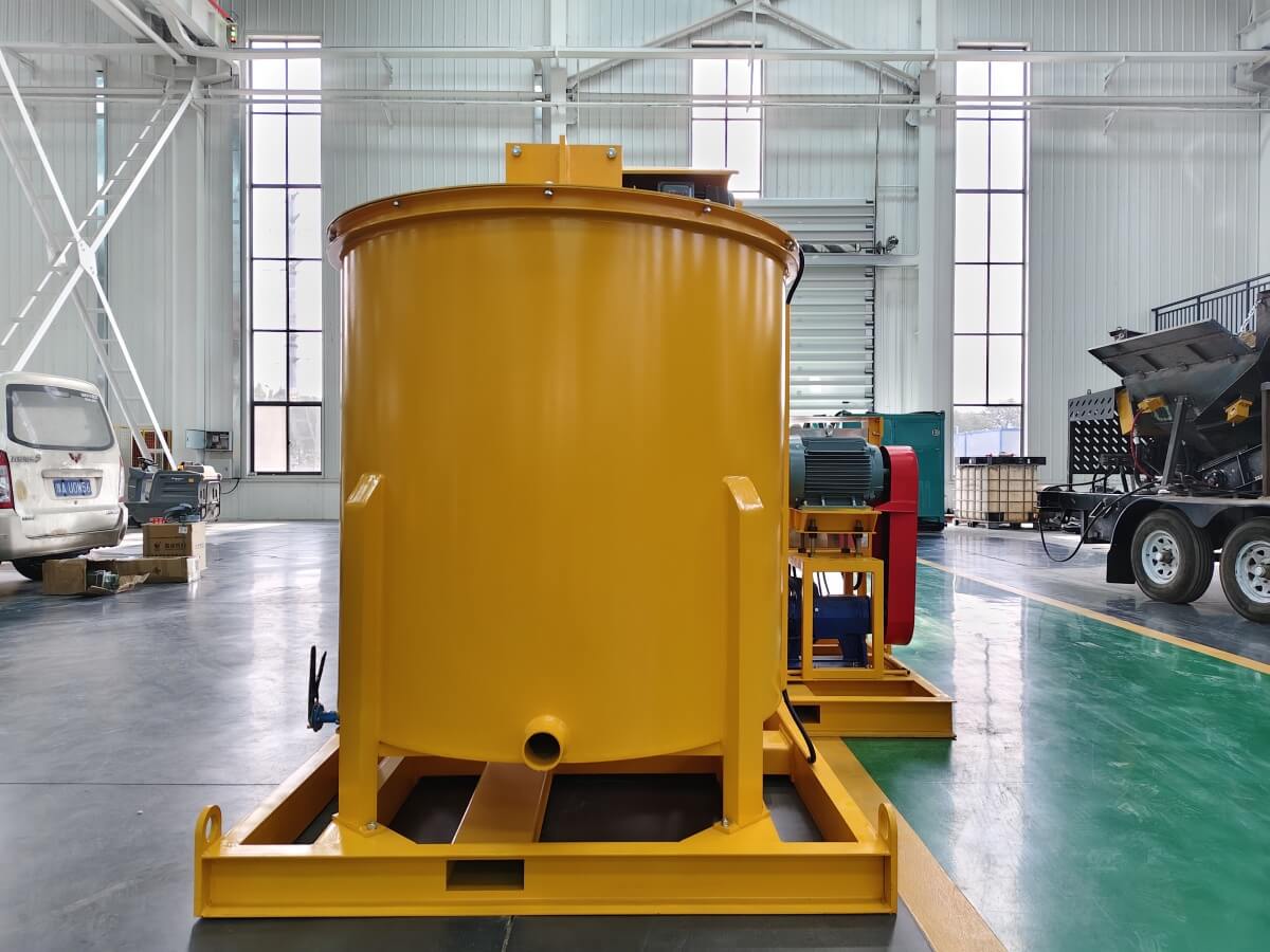 High shear speed grout mixer for mixing bentonite