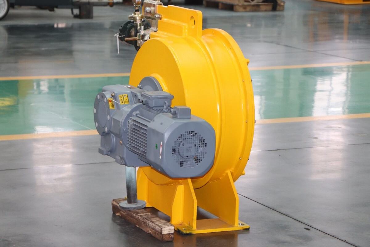 Hydraulic driven foam concrete pump