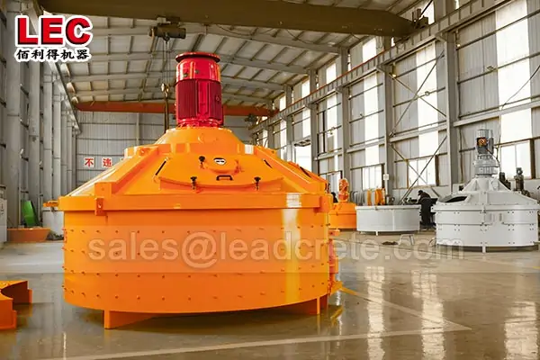 Factory self loading concrete mixer