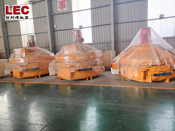 Portable planetary concrete mixer for refractory